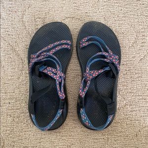 Women’s wide chacos